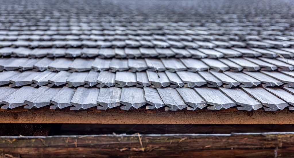 Seasonal Upkeep for Thatched or Slate Roofs: A Homeowner’s Tale