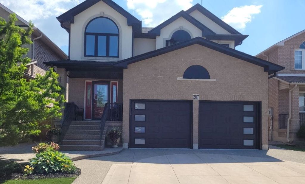 Choosing the perfect garage door in Canada for weather resistance and home aesthetics