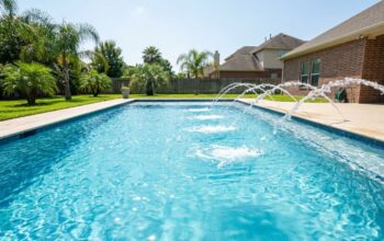 Pool return jet with reduced water pressure