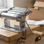 VeoHome manual pasta maker with hand crank and clamp
